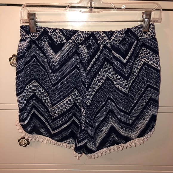 Patterned Flowy Shorts - Picture 3 of 5